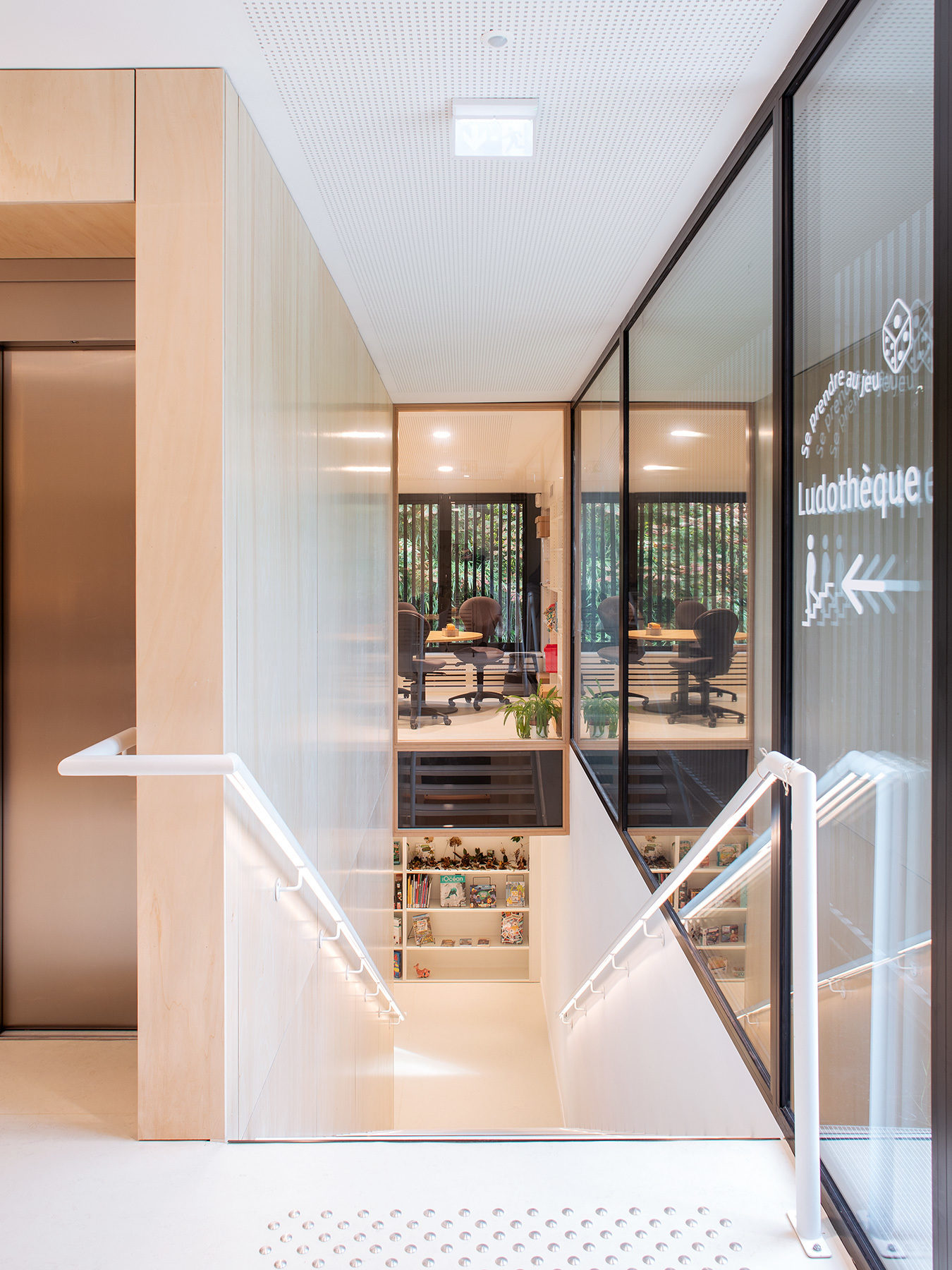 AGA mediatheque PONT SCORFF HD 71 galerie